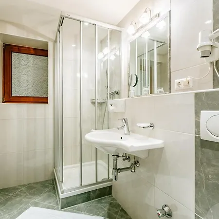 Отель Huberhof