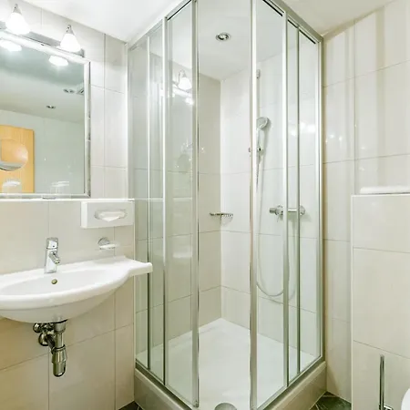Отель Huberhof Рум