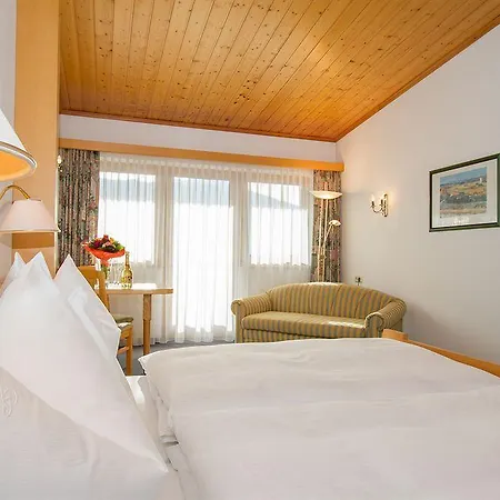 Отель Huberhof Рум