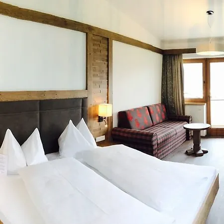 Отель Huberhof 3*