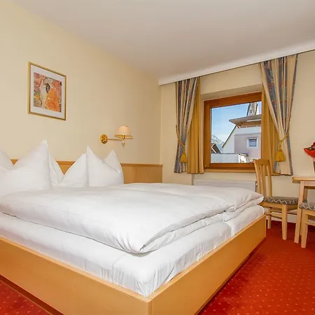 Отель Huberhof 3*