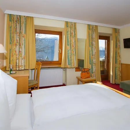 Отель Huberhof 3*