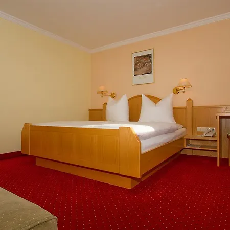 Hotel Huberhof 3*